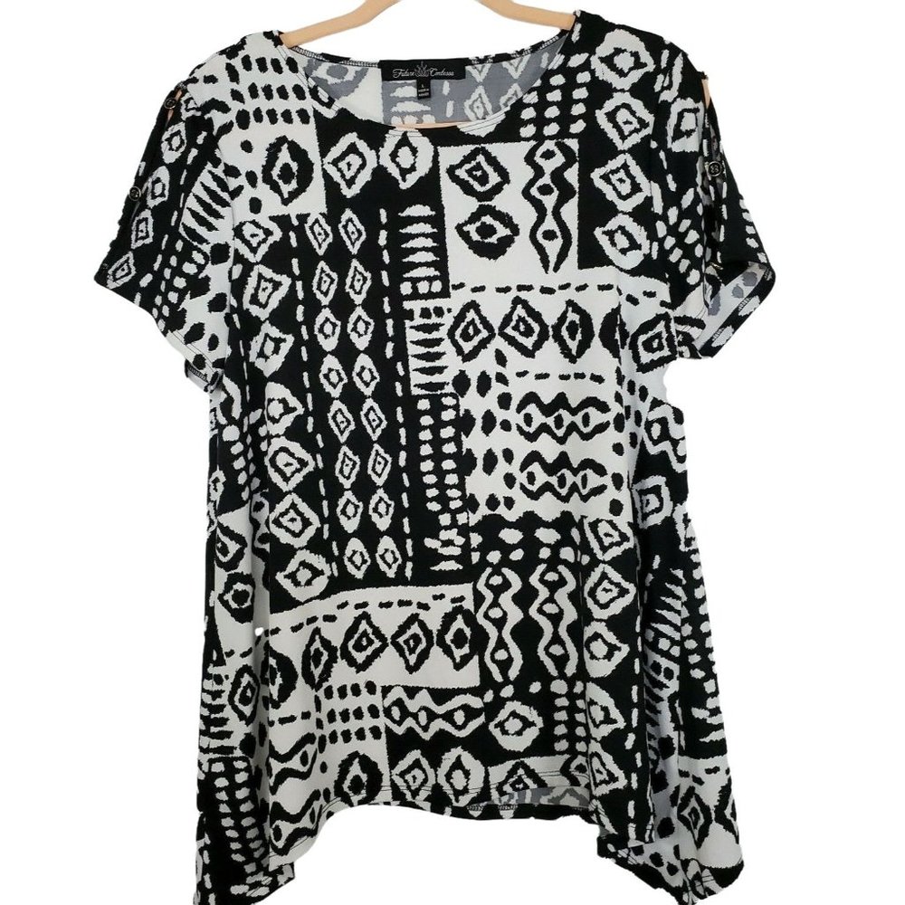 Future Contessa Women top sz L black & white print short sleeve handkerchief hem